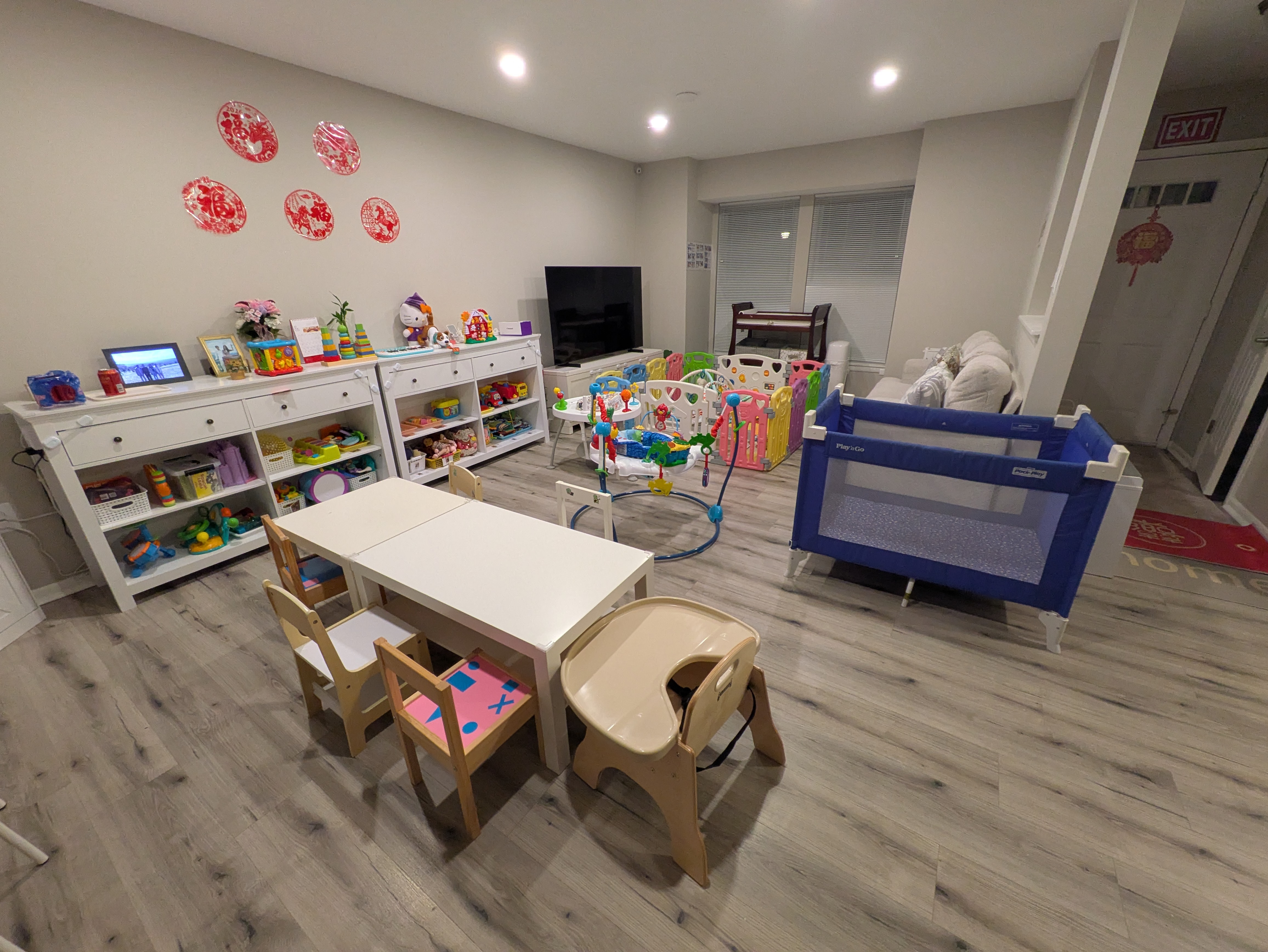 Gaithersburg MD 0-5岁Daycare 室内儿童活动室与玩具收纳柜